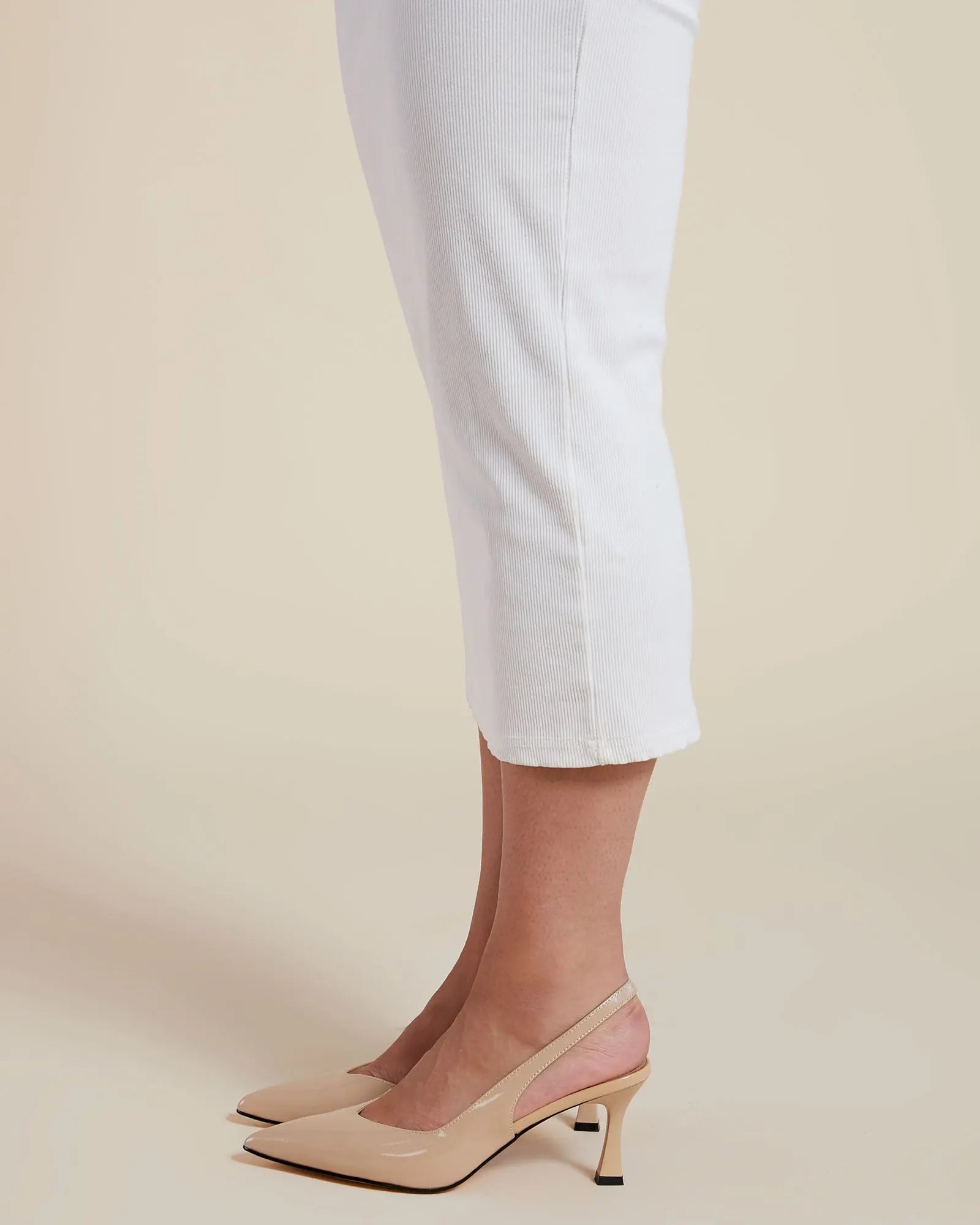 Pointed-Toe Shape Leather Heel