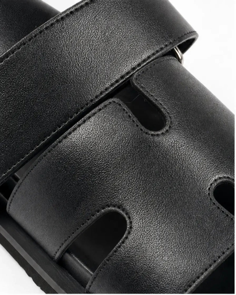 Poppy Slide in Black – wide adjustable strap