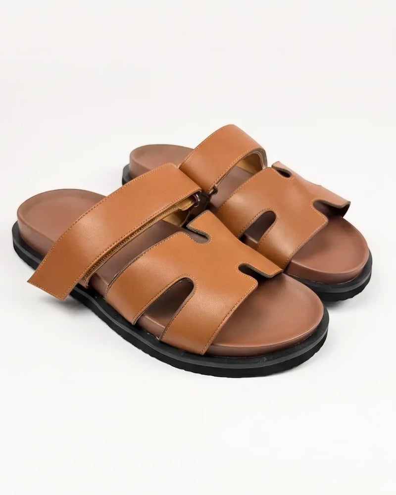 Poppy Slide in Caramel – statement cut-out upper detail