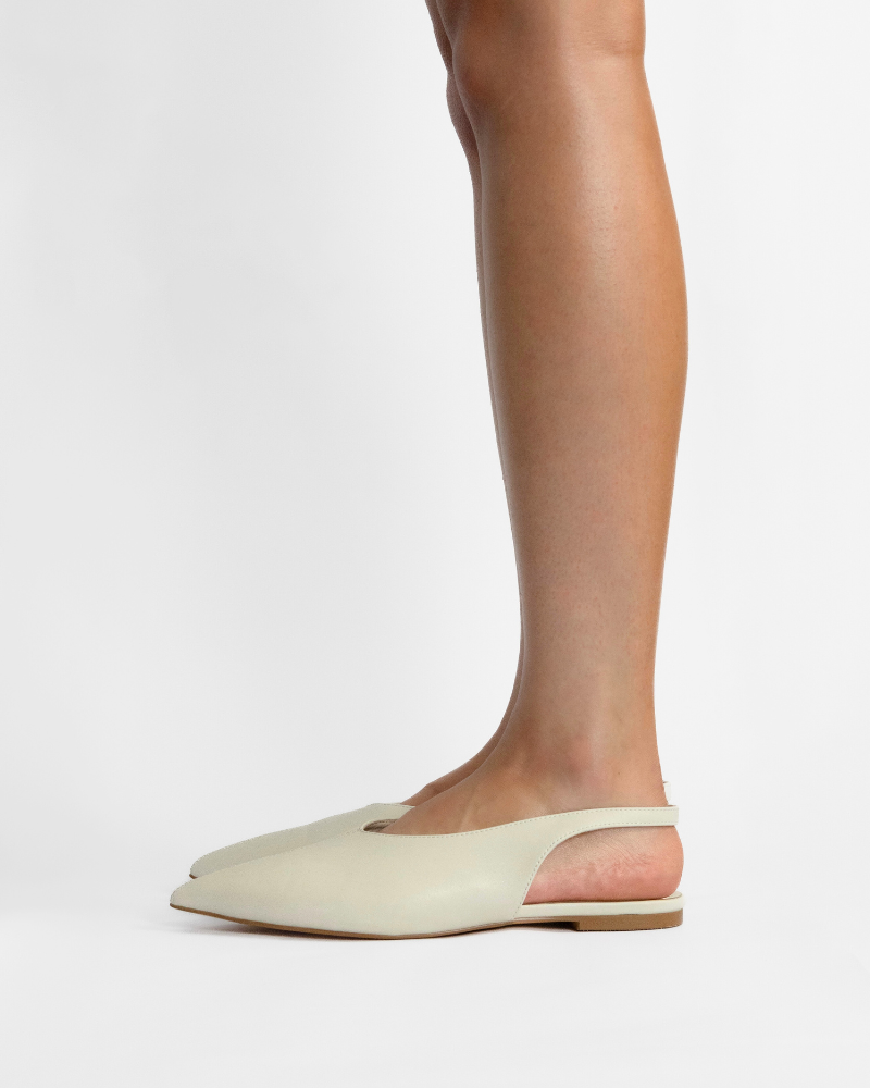 Delilah side view in ivory  